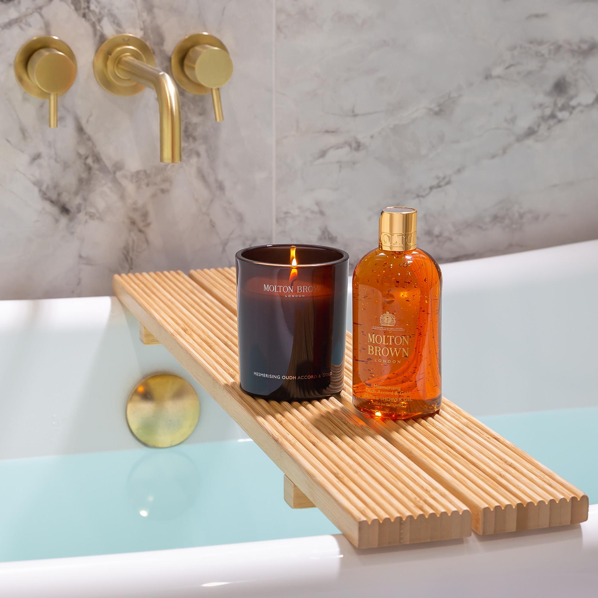 świeca zapachowa Mesmerising Oudh Accord & Gold Molton Brown
